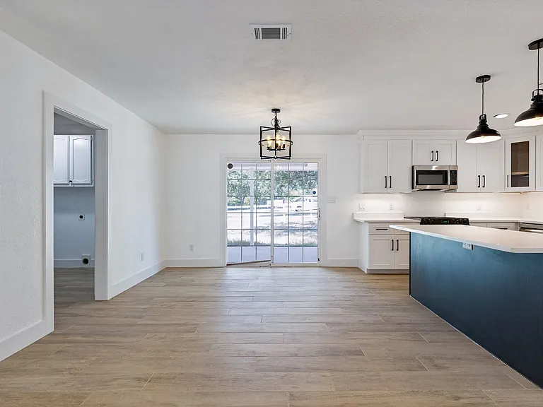 240 County Road 4360 — Photo 10
