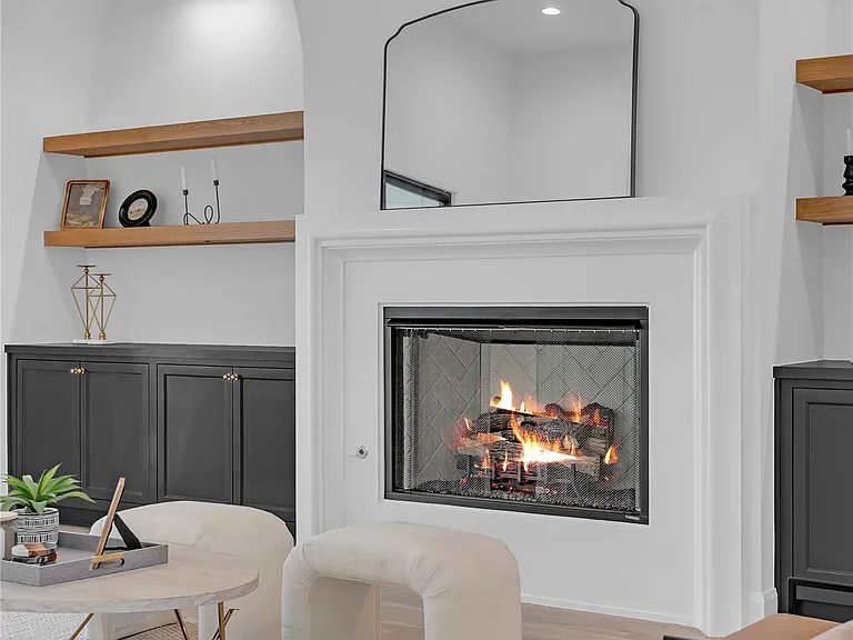 515 W El Paso St — Photo 79