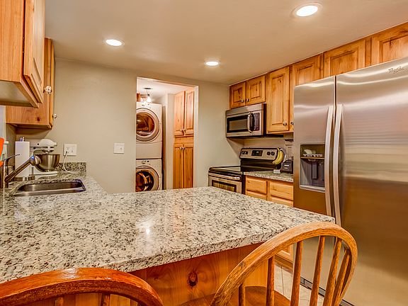 3rd image of 2605 E Canterbury Ln