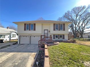 3829 N Chaumiere Rd, Kansas City, MO 64117