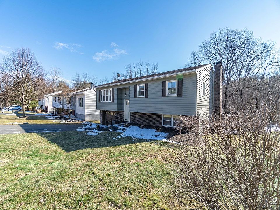 1st image of 25 Mohican Pl