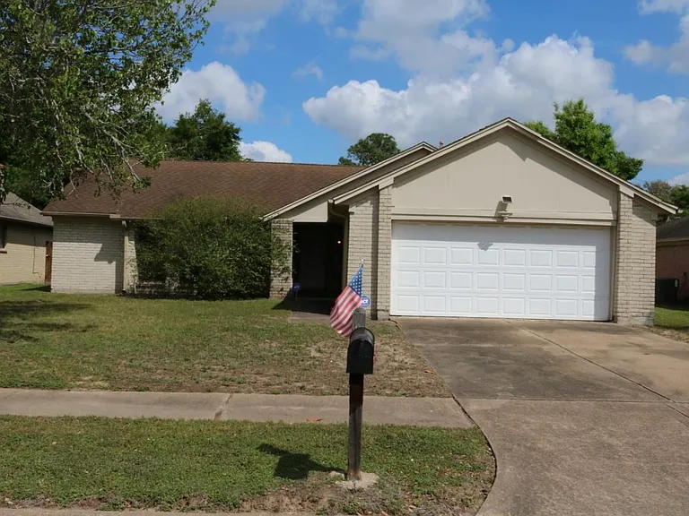 21226 Park Mount Dr — Photo 1