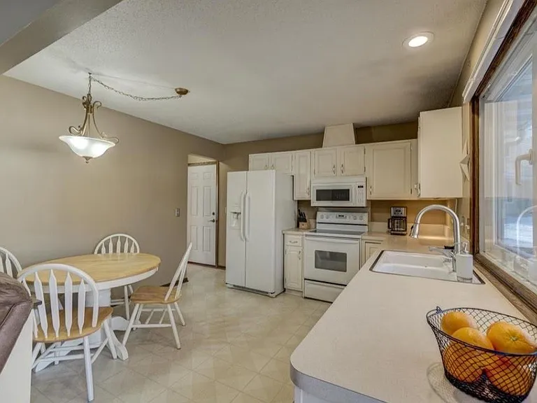 1116 Woodhill Dr — Photo 6