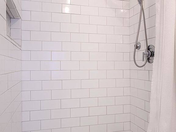 5th image of 2473 N 153rd Ave