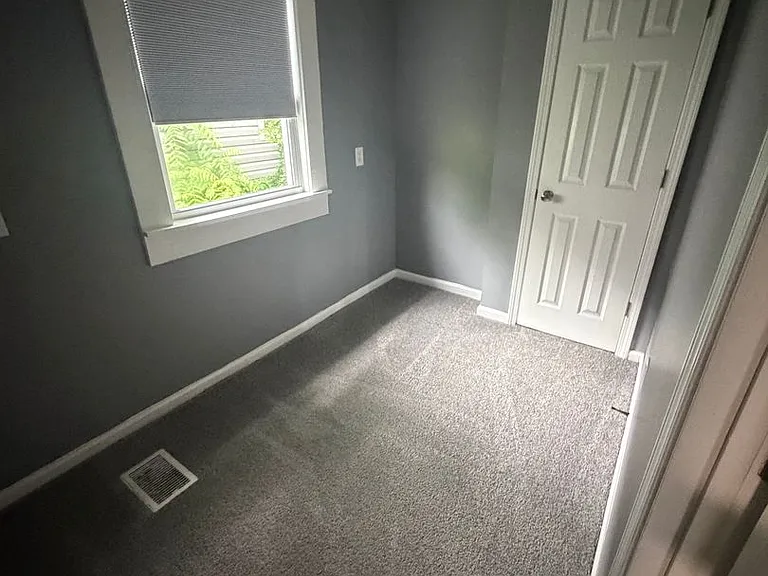 1301 Lillian Ave — Photo 9