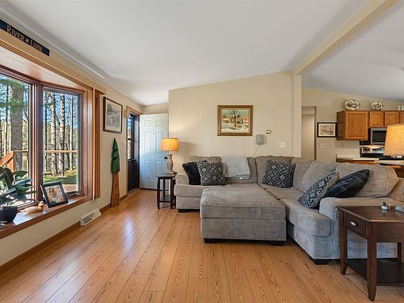 4th image of 3265 River Dr