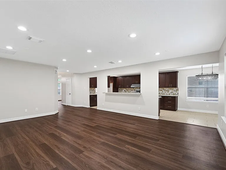 5914 Shadow Creek Ct — Photo 4
