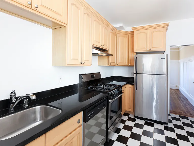 1651 Larkin St #8 — Photo 4