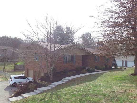 3rd image of 5865 Chestnut Oak Dr