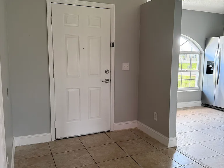 915 Amboise Ln — Photo 12