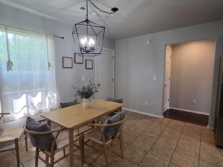 907 SW River Rock St — Photo 8