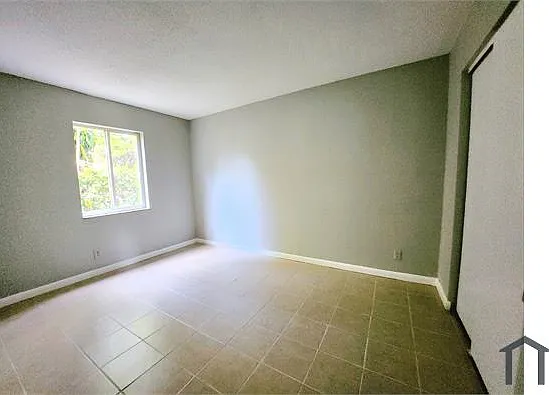 191 SW 15th St #101 — Photo 9
