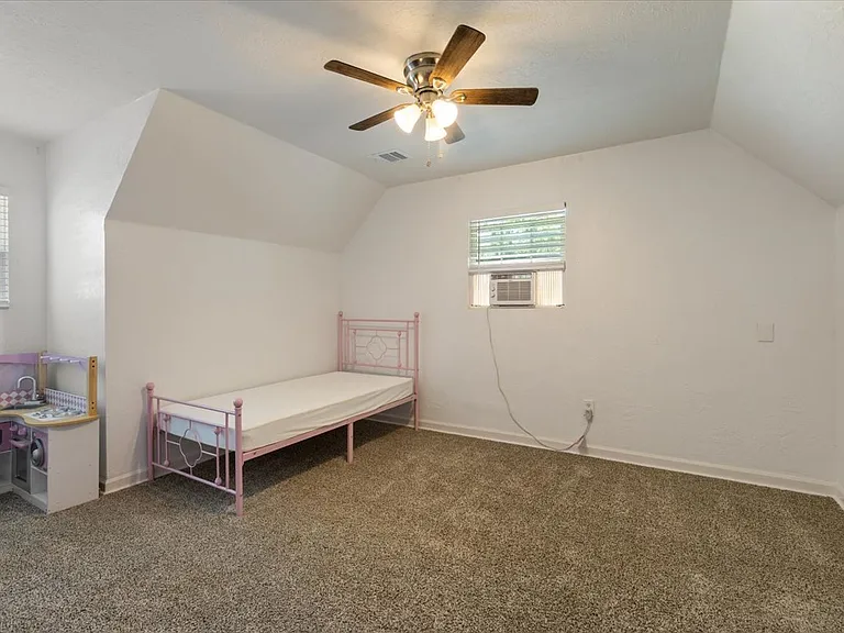 122 NE Angus St — Photo 23