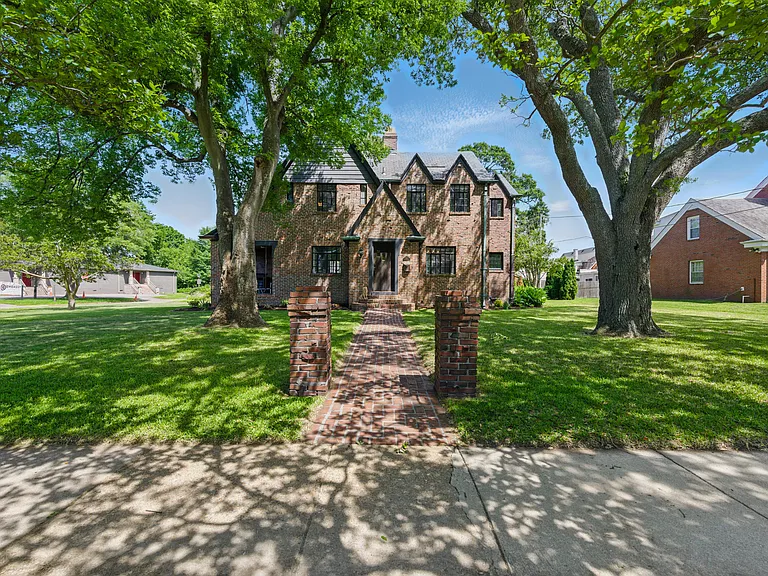 5010 Gosnold Ave — Photo 8