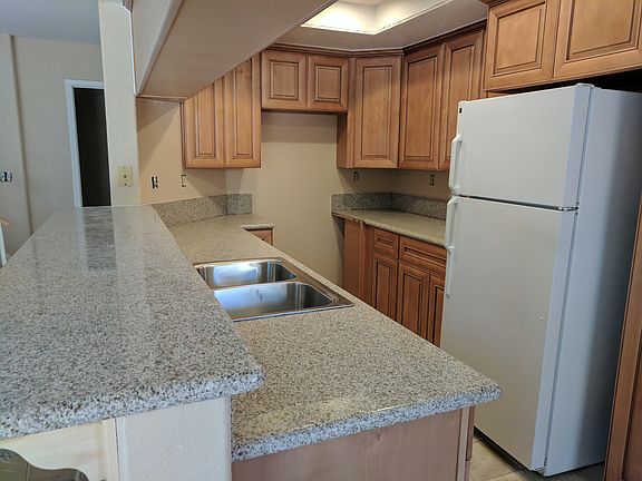 3rd image of 650 Crestwood Pl
