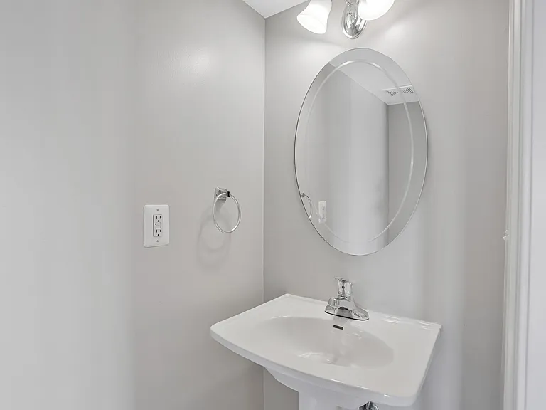 911 Kennedy St NW #11B — Photo 9