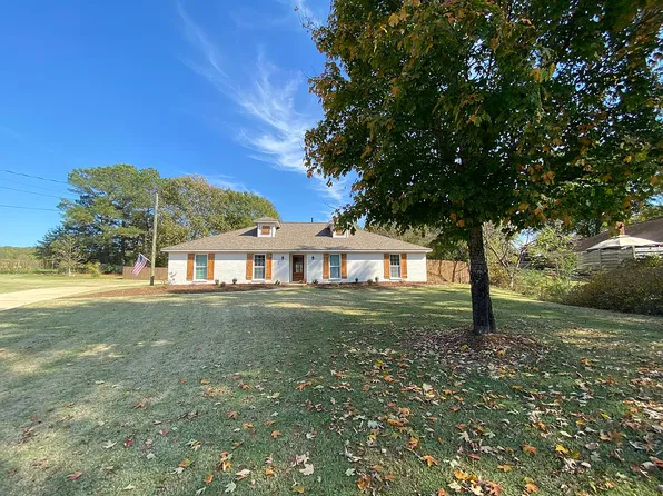 102 Hackberry Ct, Starkville, MS 39759