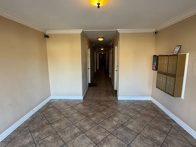 617 N Orange Dr — Photo 3