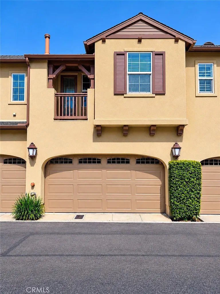 3 bed, 2.5 bath, 1682 sqft, $4,000 — Photo 2