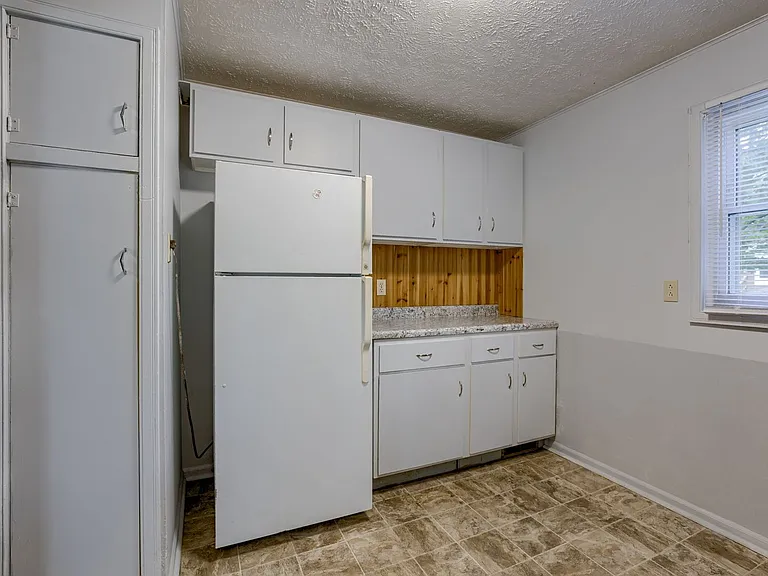 6457 Parker St — Photo 9