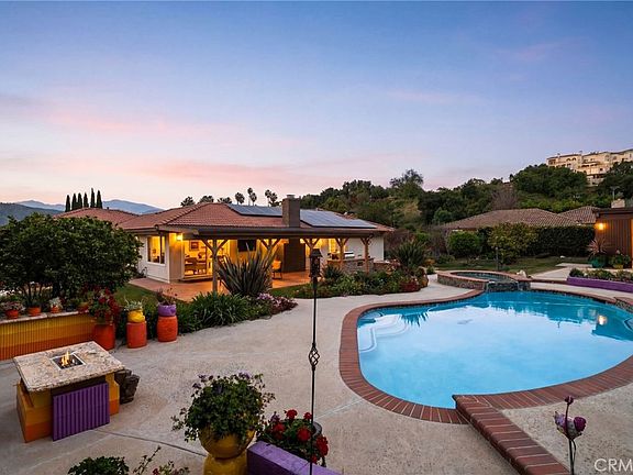 4th image of 524 S Rancho Simi Dr
