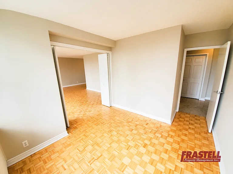 55 Erskine Ave — Photo 46