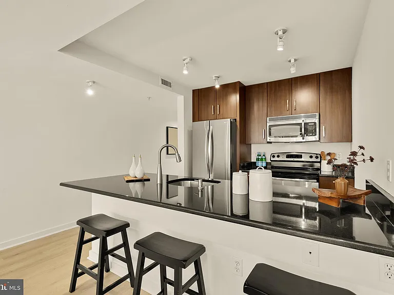 1423 Newton St NW #204 — Photo 6