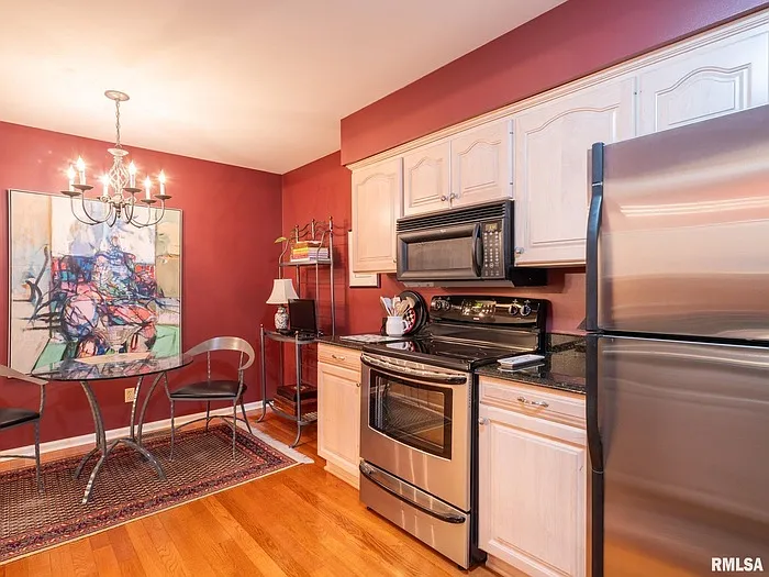 5200 N Knoxville Ave #5200 — Photo 8