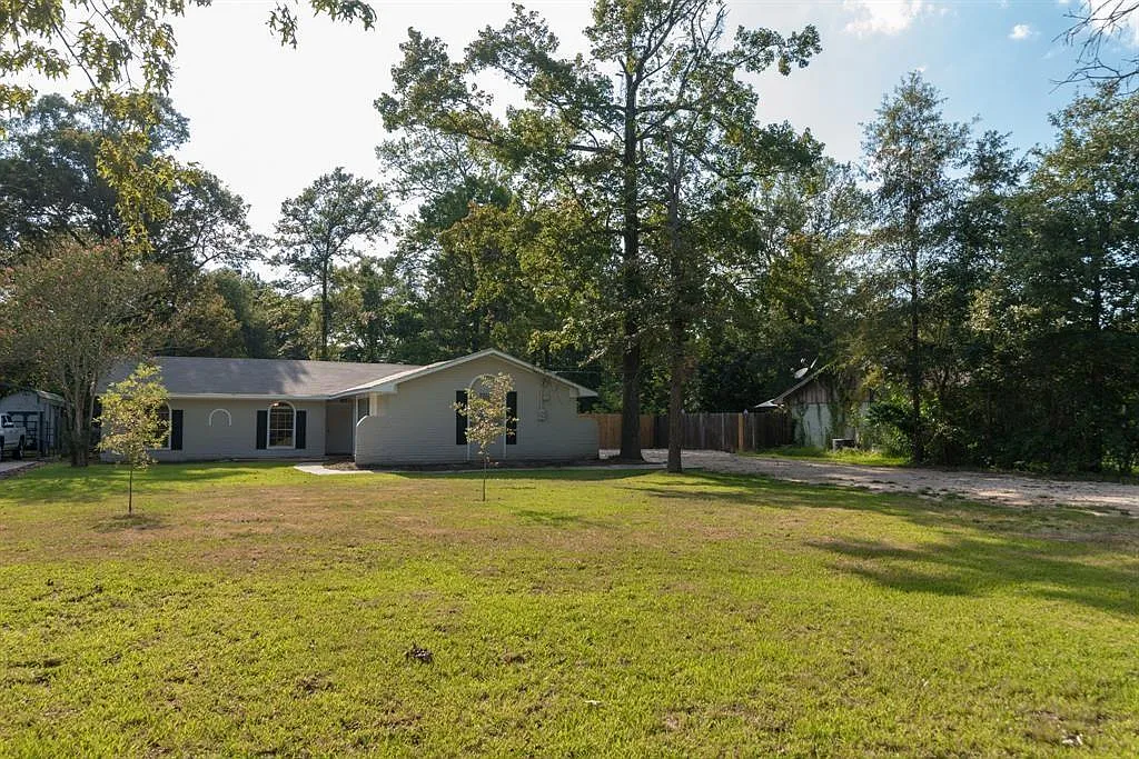 3 bed, 2.0 bath, 1525 sqft, $1,800 — Photo 2