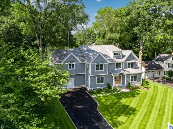 55 Fairview Ave, Chatham Boro, NJ 07928