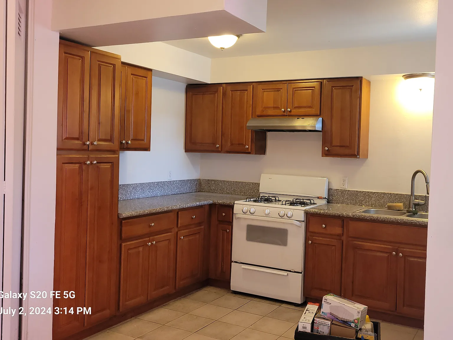 2 bed, 975 sqft, $2,700 — Photo 2