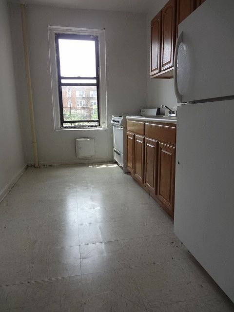 2nd image of 3950 Bronx Blvd APT 3J