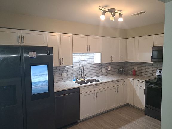 4th image of 22641 Pleasant Dr APT 15