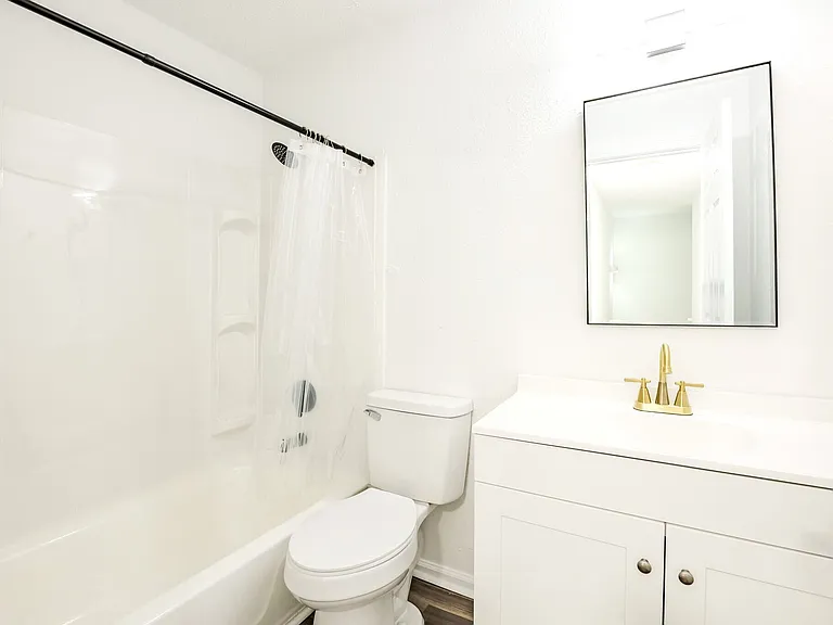 Golden Gate Townhomes — Photo 24