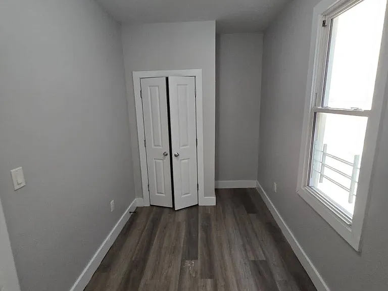 327 S 19th St #3RR — Photo 5