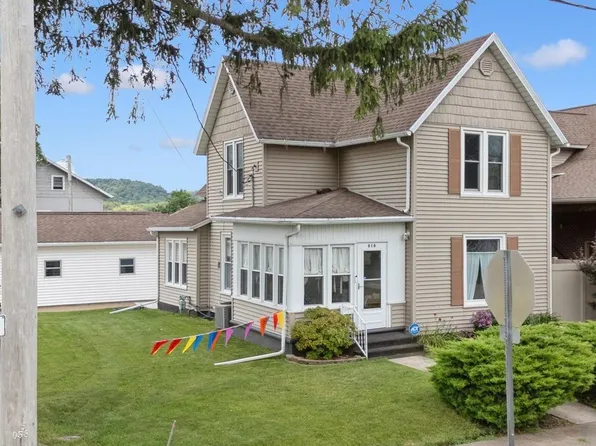 616 Elk St, Sabula, IA 52070