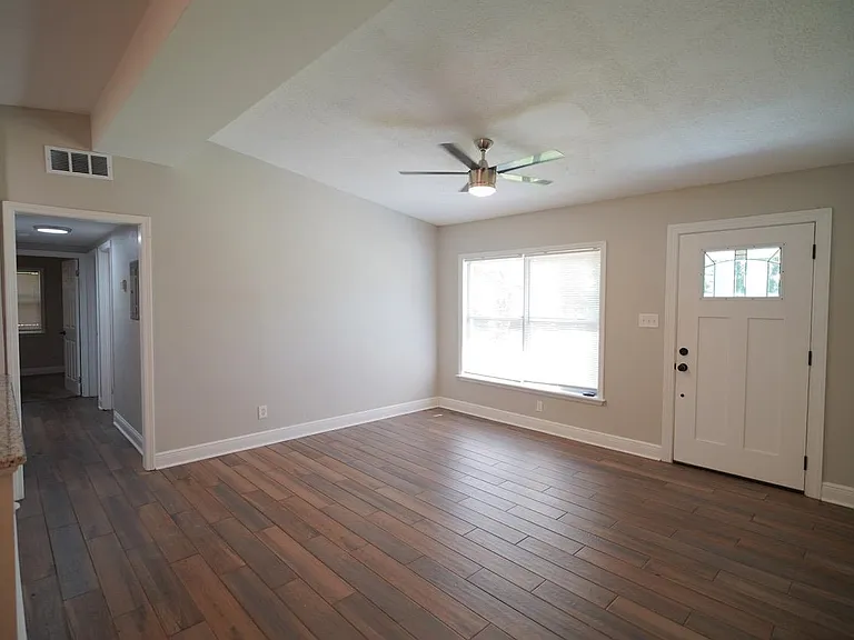 1682 Mayhew St — Photo 4