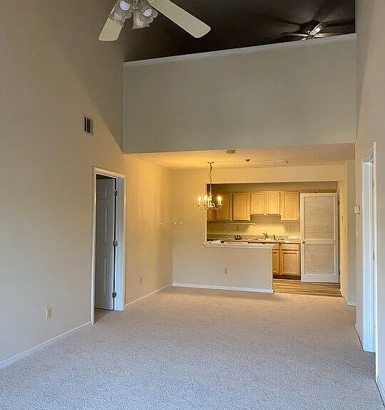 220 Cambridge Ct — Photo 5