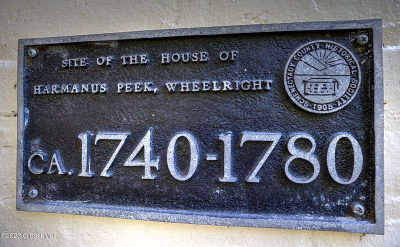 4th image of 106 Union Street