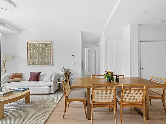 4th image of 373 Rutland Rd #2B