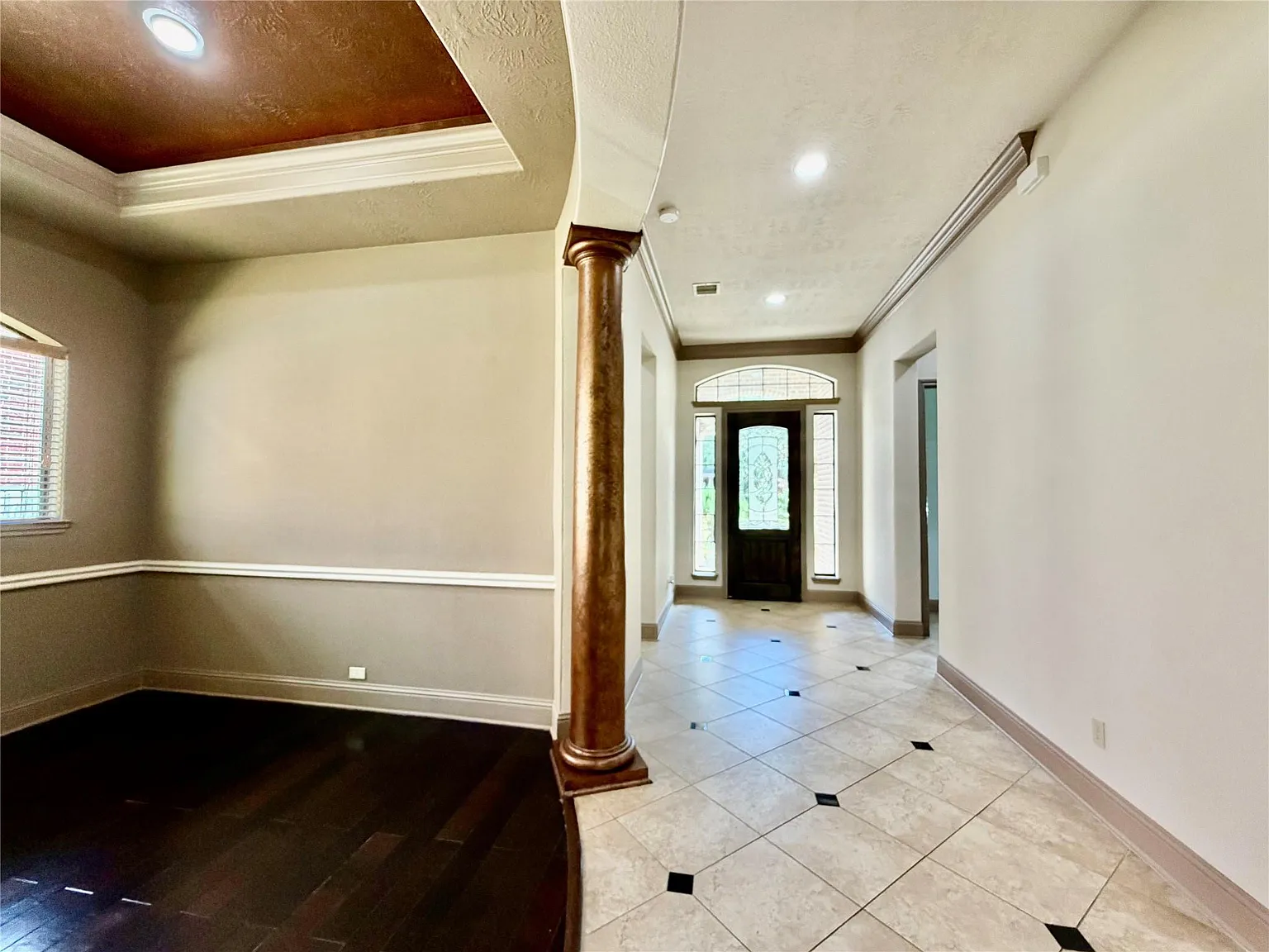 5 bed, 4.5 bath, 4092 sqft, $3,750 — Photo 4