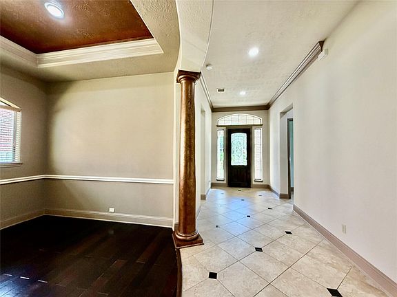 4th image of 6223 Duke Trail Ln