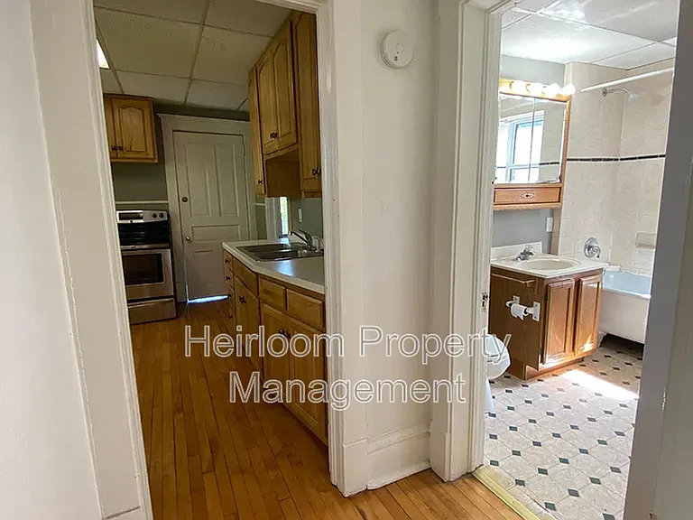 922 E 5th St — Photo 8