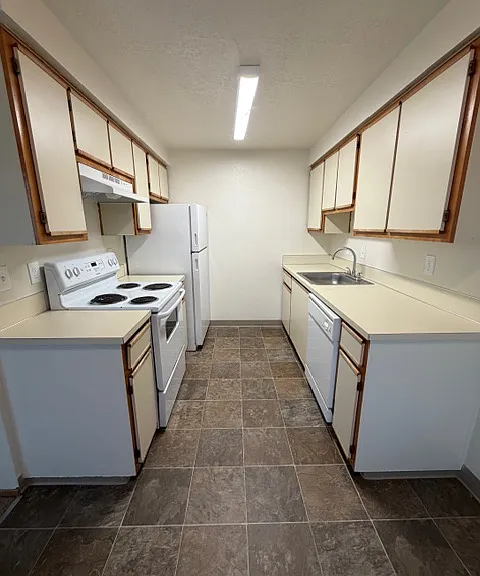 Cheryl Lynn Apartments — Photo 17