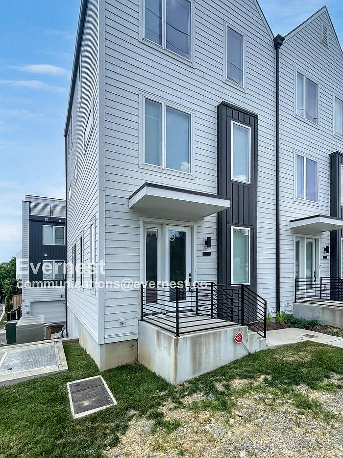 3 bed, 2.5 bath, 1703 sqft, $2,345 — Photo 2