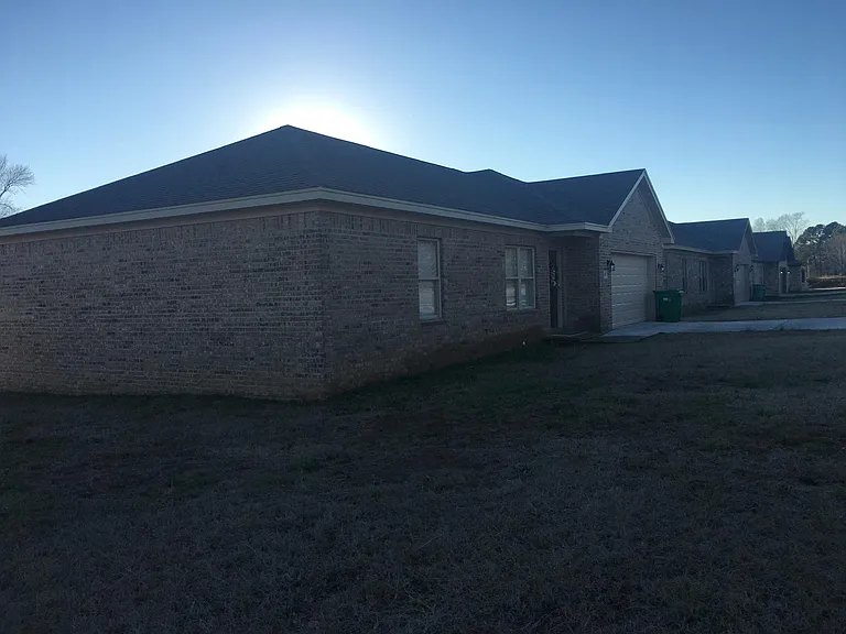 6025 Noble Rd — Photo 2