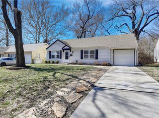 7530 Sagamore Rd, Prairie Village, KS 66208