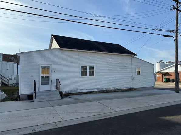 9 W 4th St, Milledgeville, IL 61051