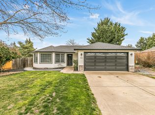 1461 Applegate Ln, Medford, OR 97501