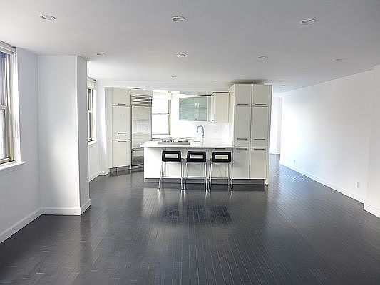 1st image of 200 E 58th St APT 20B